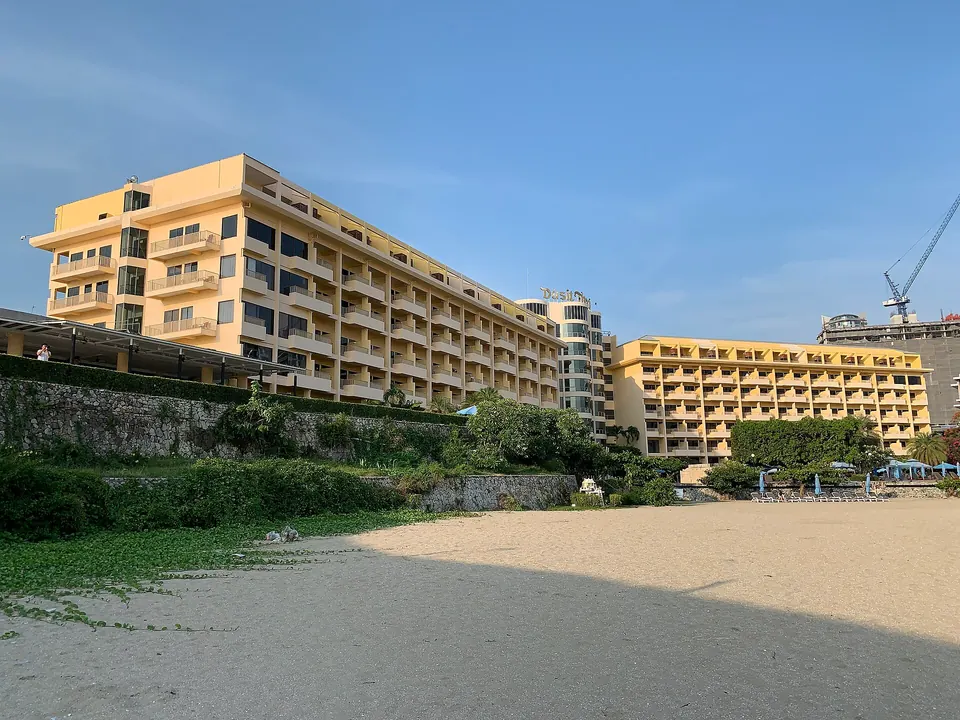 Photo: the Dusit Thani Pattaya hotel, home of the Lobby Lounge, seen from its beach: low yellow wings above the sand
